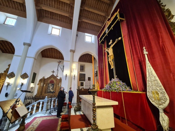 El Nuncio Apostólico en España, Monseñor Bernardito Auza, ora ante nuestros Sagrados Titulares (Viernes Santo, 2021)
